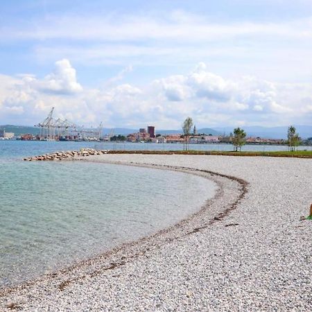 Aegida Beachfront Apartment Копер Экстерьер фото
